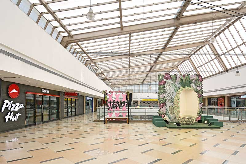 Unedited mall photo of DPI Daylighting 3